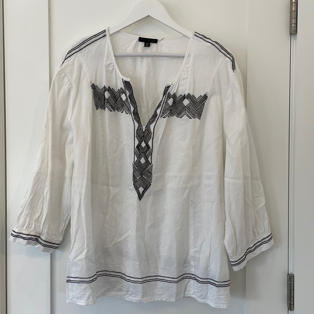 2X Linen/Rayon Tunic top with black embroidered accents in shoulders sleeve hem